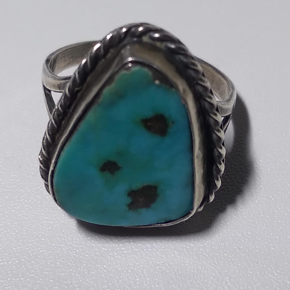 Vintage Navajo Turquoise and Silver Artisan Ring Braided Rope Boarder Size 6.5